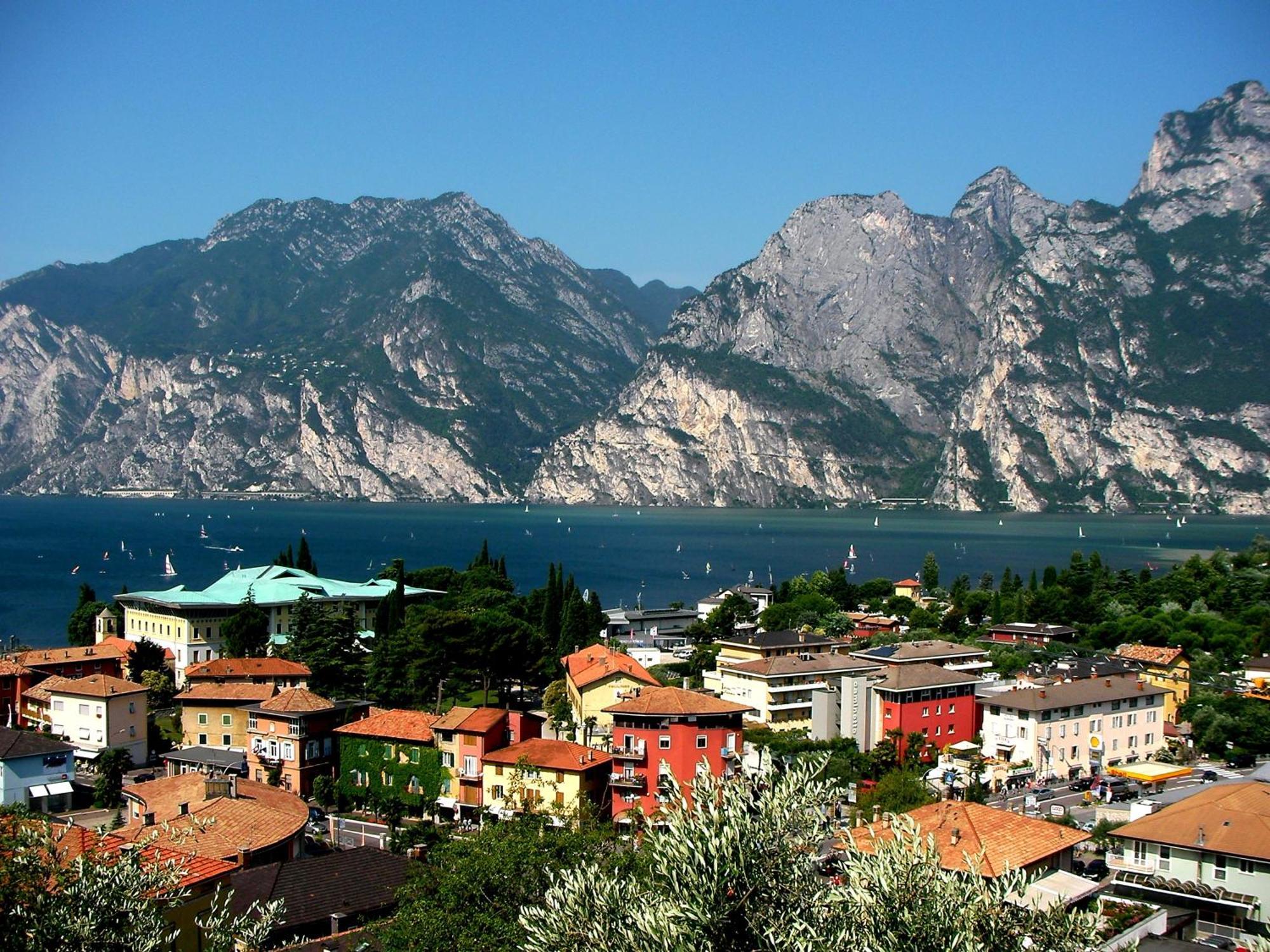 Club Hotel E Residence La Vela Torbole Sul Garda Exterior foto