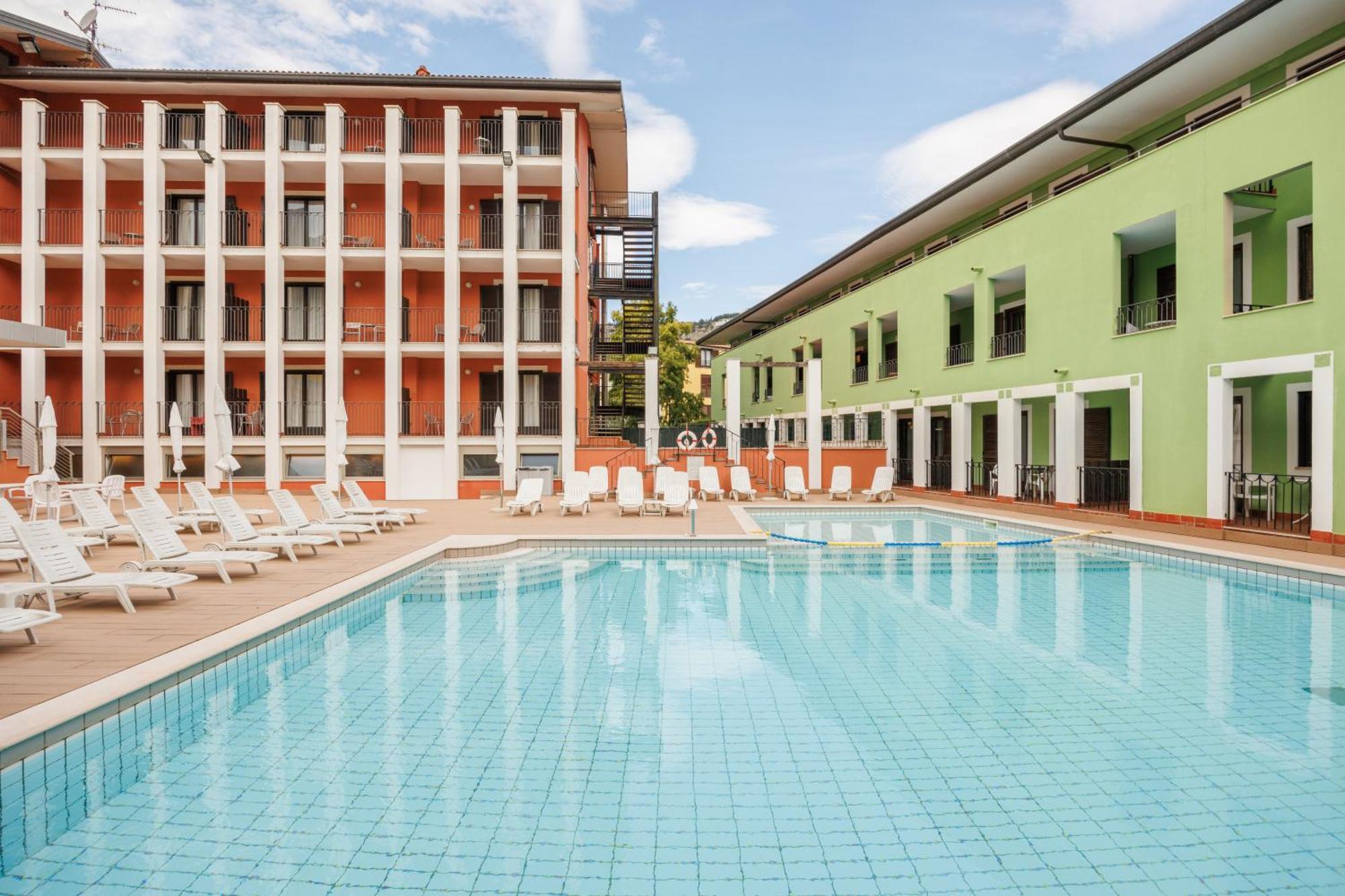Club Hotel E Residence La Vela Torbole Sul Garda Exterior foto