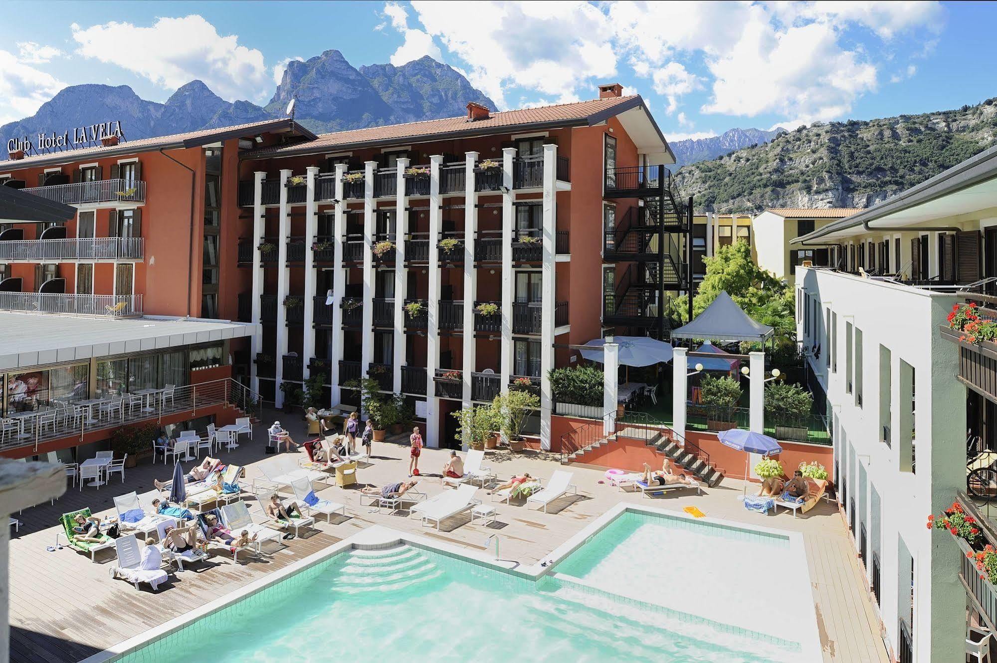 Club Hotel E Residence La Vela Torbole Sul Garda Exterior foto