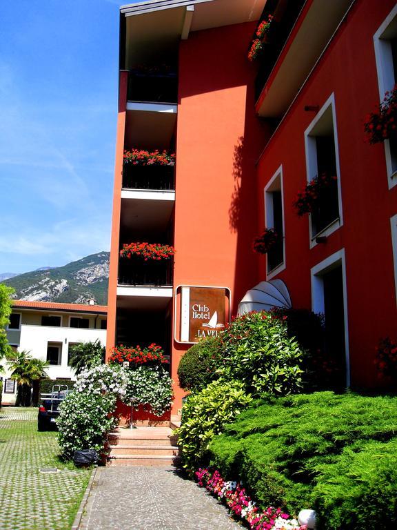 Club Hotel E Residence La Vela Torbole Sul Garda Exterior foto